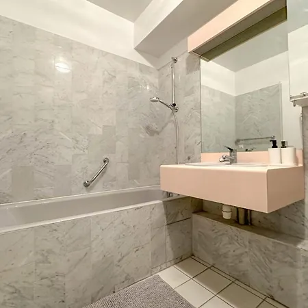 Flexliving - - Hillairet Holiday home Paris